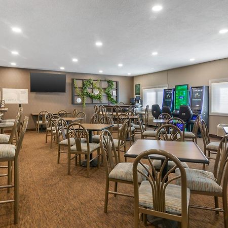 Everspring Suites Bismarck Bagian luar foto