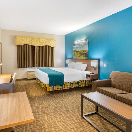 Everspring Suites Bismarck Bagian luar foto