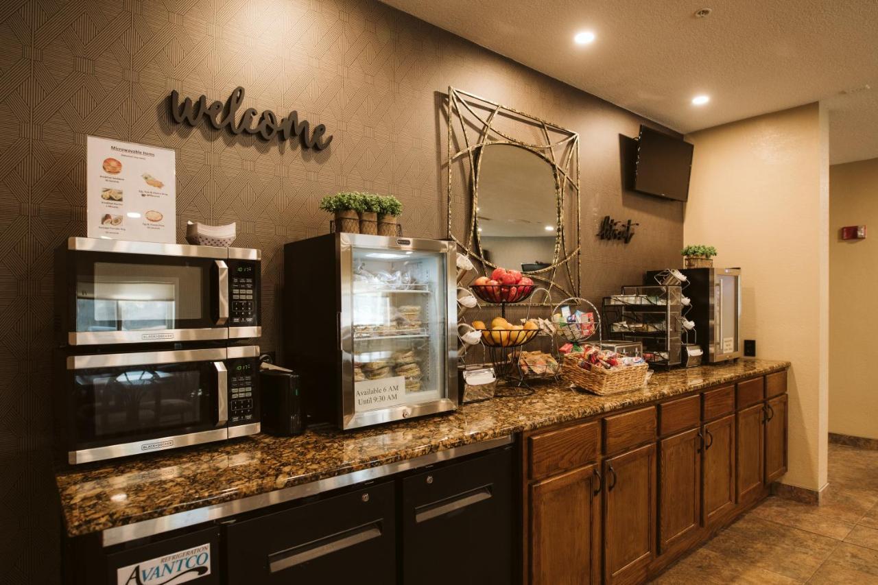 Everspring Suites Bismarck Bagian luar foto