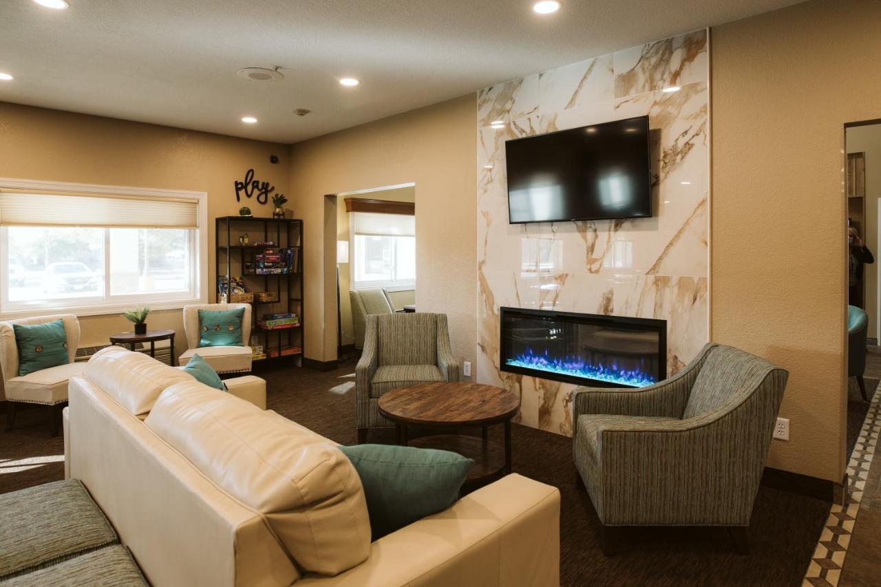 Everspring Suites Bismarck Bagian luar foto