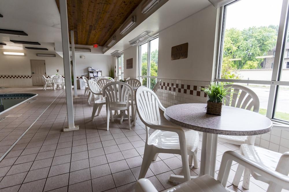 Everspring Suites Bismarck Bagian luar foto