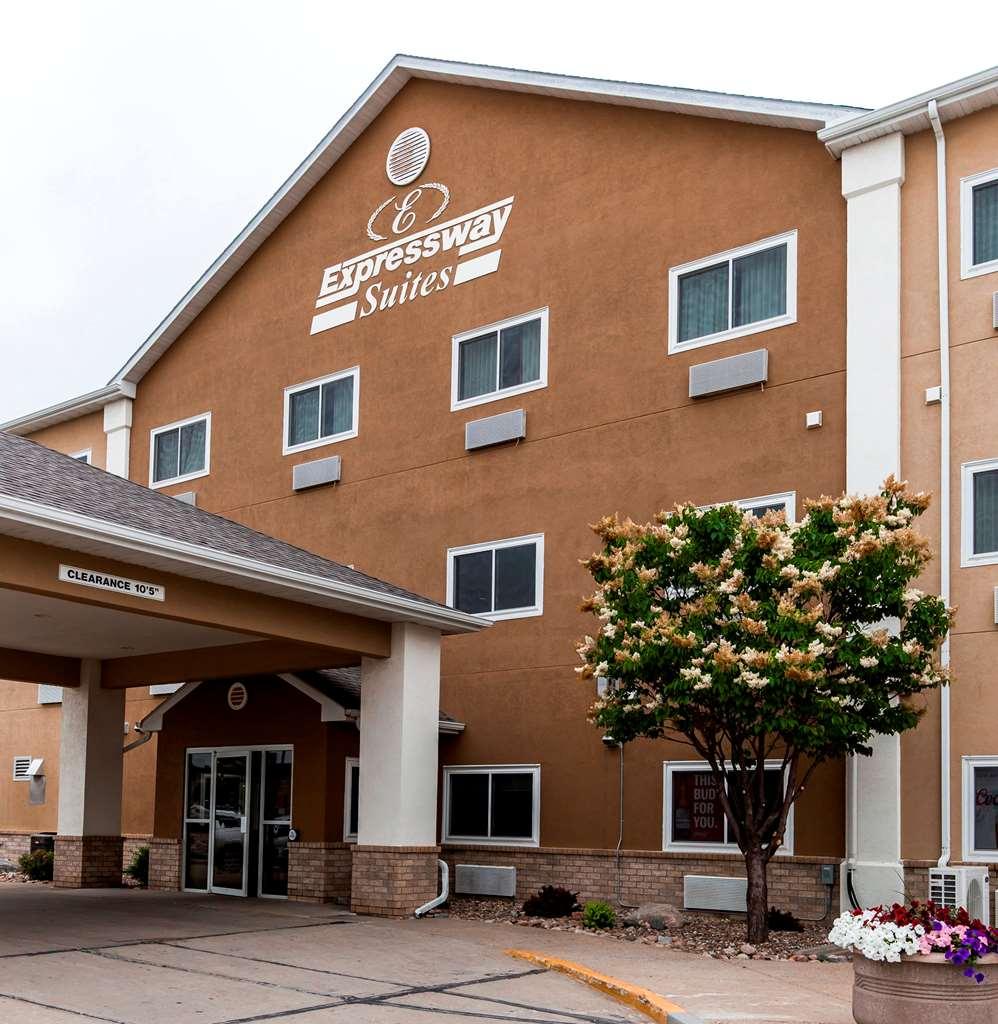 Everspring Suites Bismarck Bagian luar foto