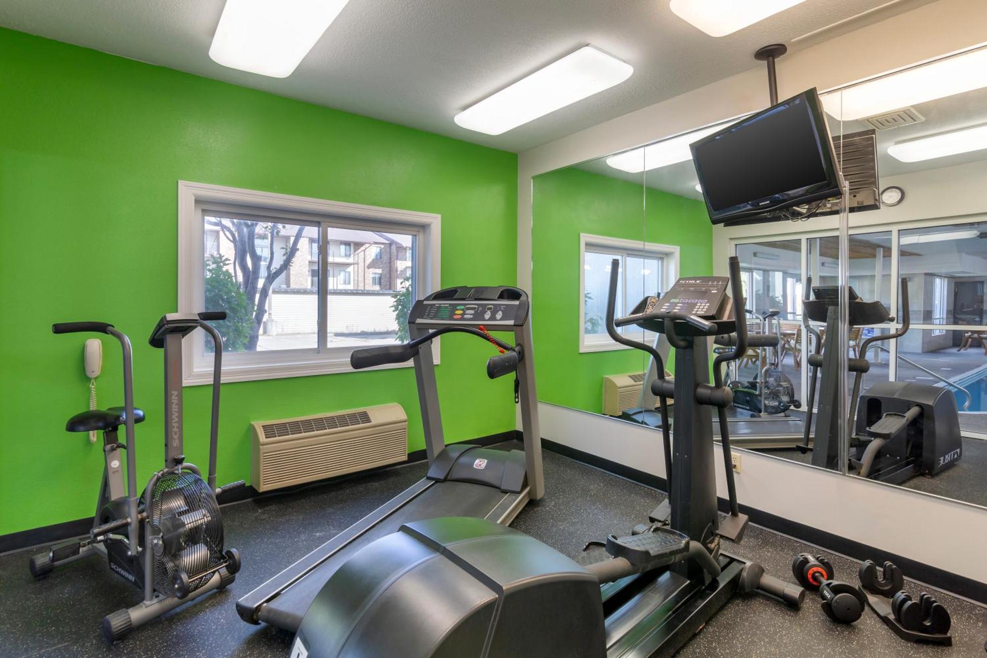 Everspring Suites Bismarck Bagian luar foto