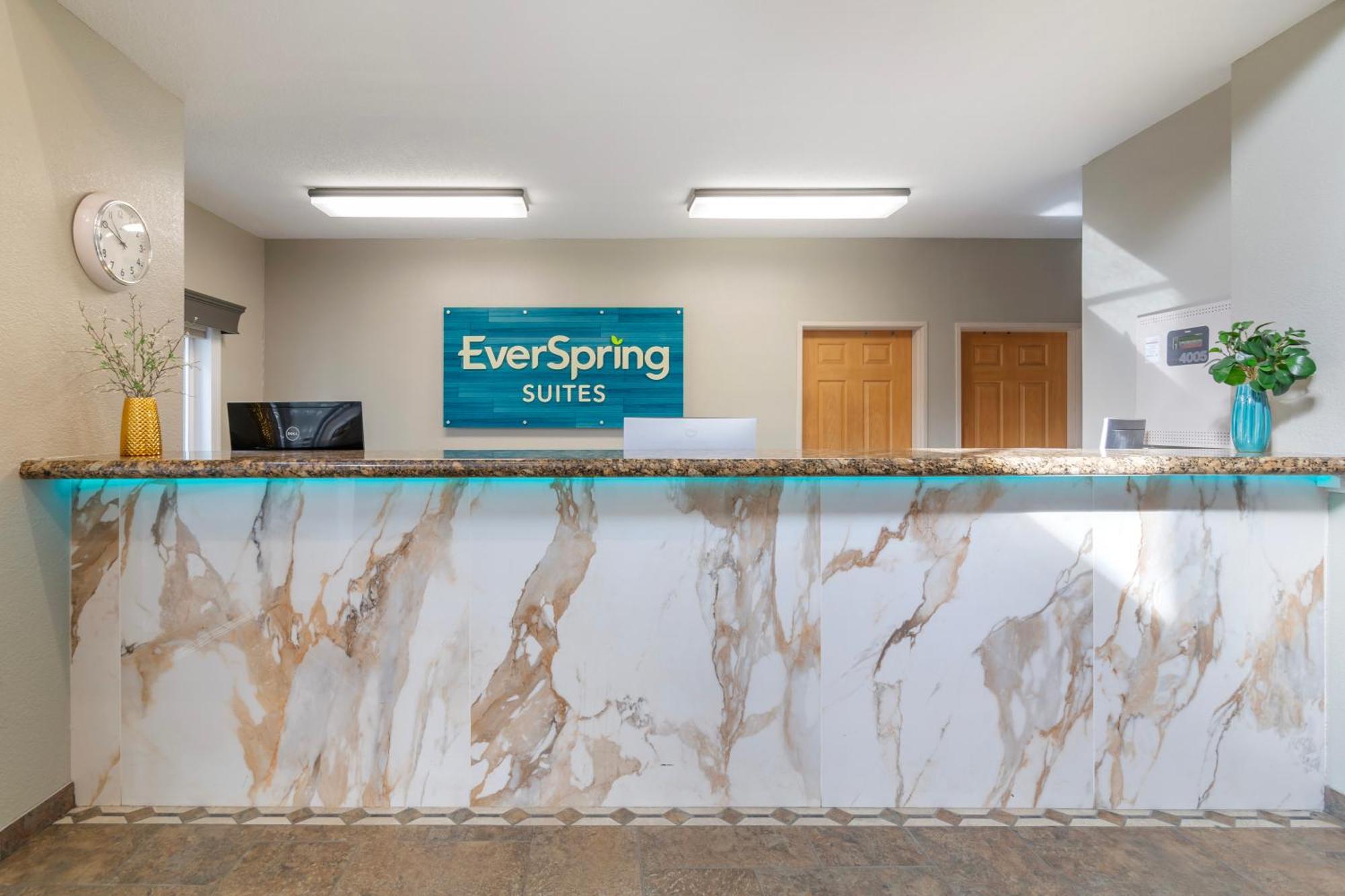 Everspring Suites Bismarck Bagian luar foto