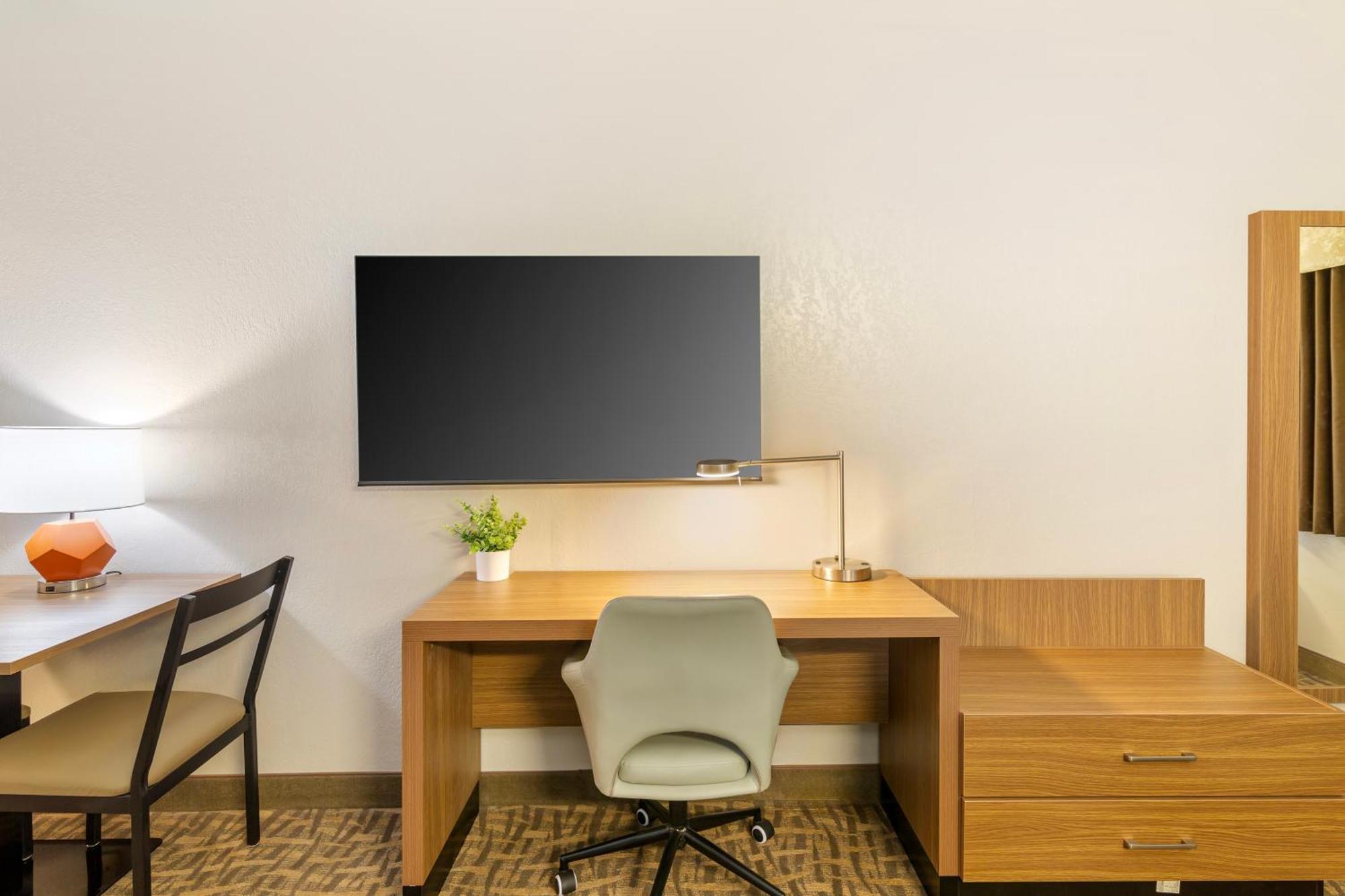 Everspring Suites Bismarck Bagian luar foto