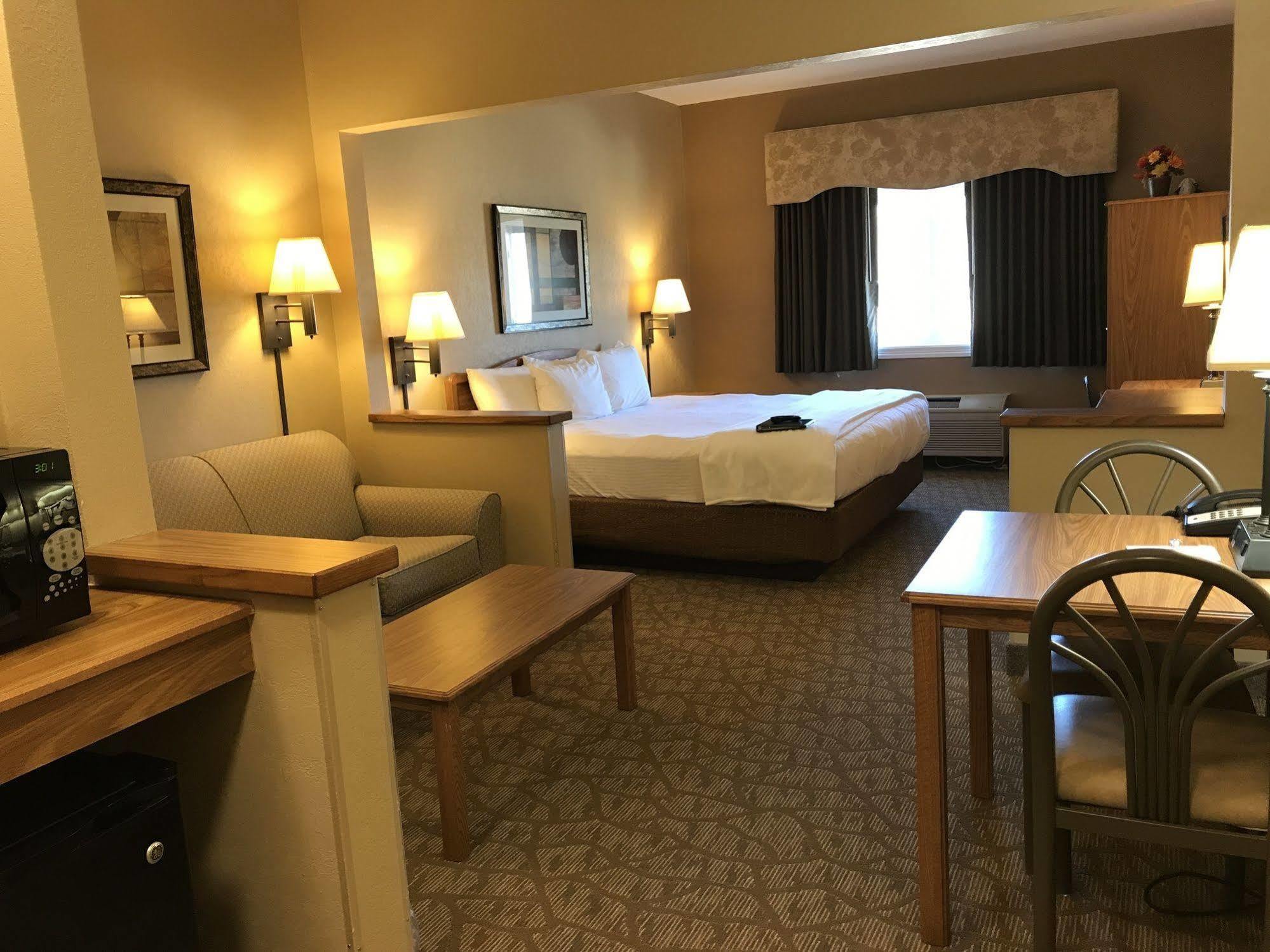Everspring Suites Bismarck Bagian luar foto